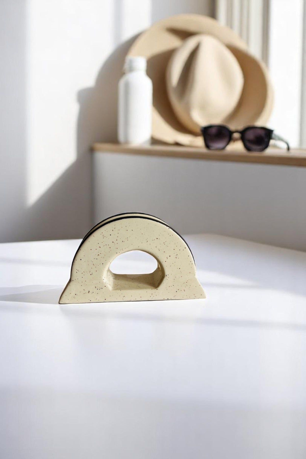 Monochrome Harmony Tissue Holder